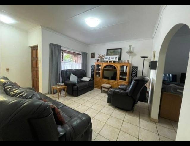 2 BEDROOM HOUSE FOR SALE IN VELD EN VLEI